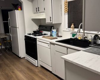 Charming 3-bedroom house in Lake Zurich with AC, fitness room, WiFi - Lake Zurich - Cocina