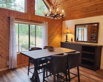 Little Bear in Alpine - surrounded by pine trees with a huge deck - Alpine - Dining room
