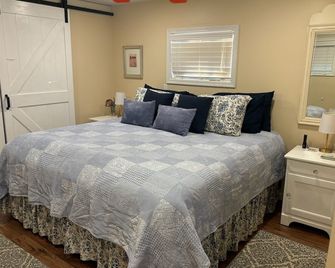 Cozy apartment in Cave Creek on quiet one acre lot with private entrance. - 케이브 크릭 - 침실