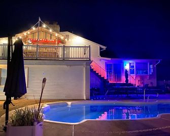 Pool, Tiki Bar, Waterfront Home, 8 Lbi Beach Passes In Mystic Island Nj - Tuckerton - Piscina
