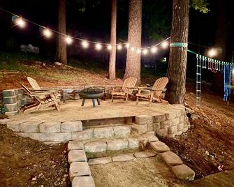 Firepit~horseshoes~king Bed~near Lake, Wine, Farms - Pollock Pines - Restaurant