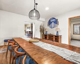 Spacious light-filled house near Stillwater - The Stone's Throw Riverhouse - Stillwater - Sala de jantar