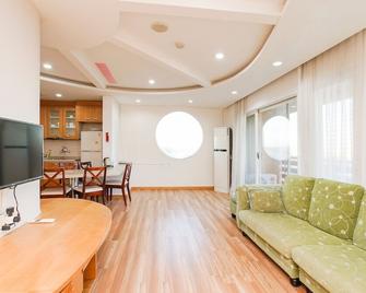 Yeonho Resort - Sokcho - Living room