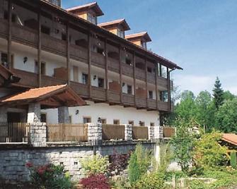 Ruhige Ferienwohnung (40qm) mit Balkon und herlichem Blick zum Osser - Lohberg - Gebäude