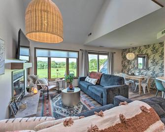 The Golf View, boutique Galena getaway! - Galena - Sala de estar