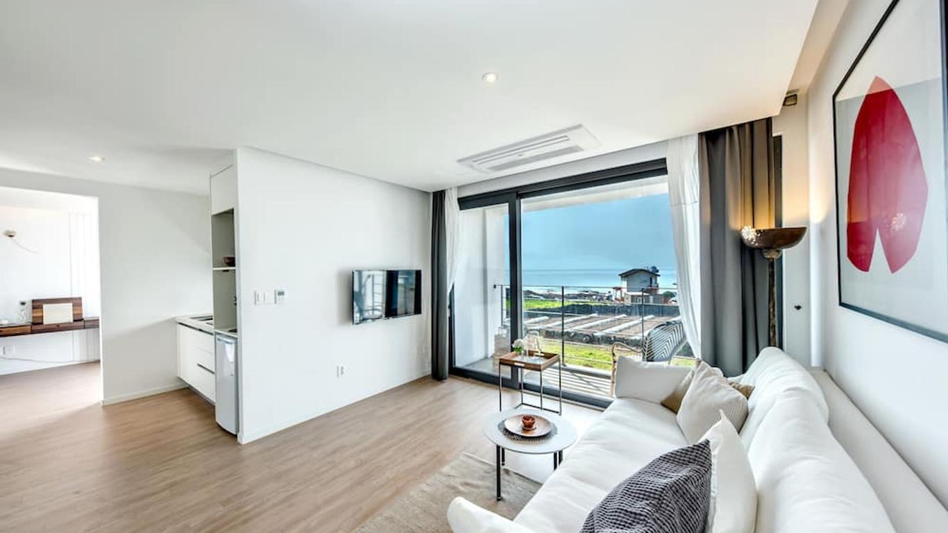 Aewol Bada Town House