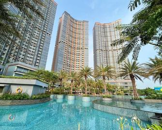 Gold Coast Sea View Apartments by Rentrooms - 雅加達 - 建築