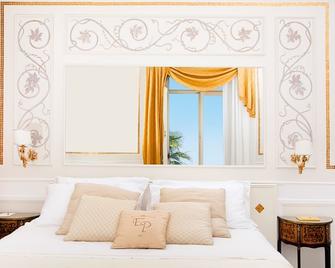 Luxury Villa Excelsior Parco - Capri - Bedroom