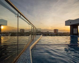 Niza Five Luxury Beach Apartments - Puerto Vallarta - Pool