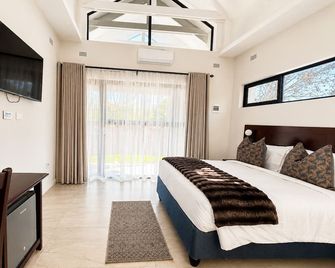 19 On Bay Noakes - Harare