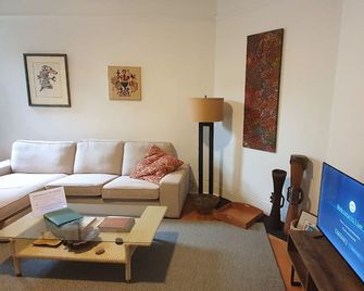 The Rocks Explorer 3bed & 2 bath Townhouse Wifi - סידני - סלון