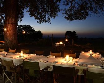 Mikumi Wildlife Camp - Mikumi - Restaurante
