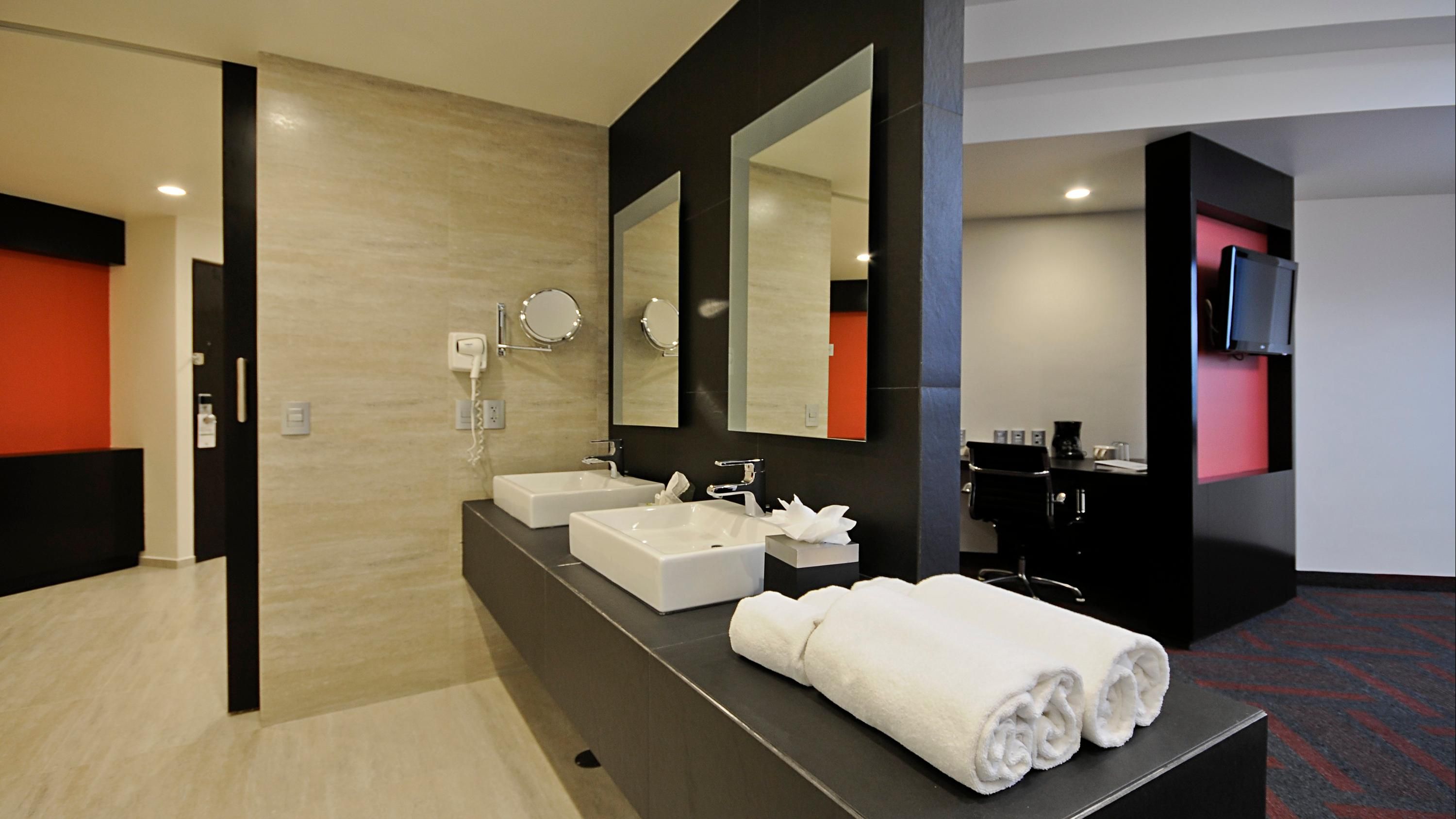 Bathroom view of Holiday Inn Mexico Dali Airport