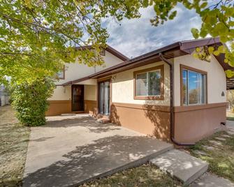 Laramie Vacation Rental 3 Mi to Downtown! - Laramie - Building