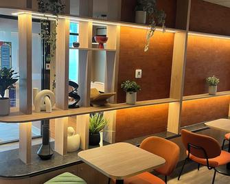 Novotel Suites Clermont-Ferrand Polydome - Clermont-Ferrand - Bar