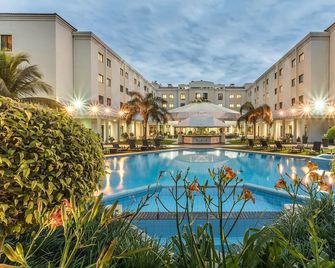 Hotel Vip Grand Maputo - Maputo - Piscine