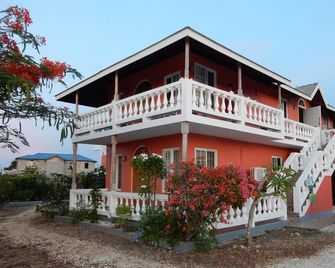 1 bedroom 1 Bath ultimate ocean view suite - Duncans - Edificio