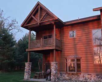 Cozy Luxury Townhome with 2 bunk beds. Family, Pet and Fun Friendly - Mauston - Gebouw