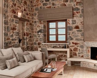 100 Rizes Seaside Resort- Small Luxury Hotels of the World - Gytheio - Living room