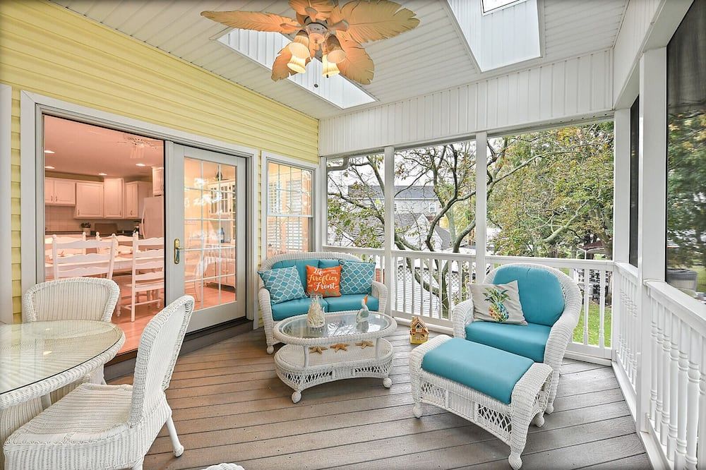 Charming Middle River Hideaway with Water-Front/ Fire-pit/WiFi/Prvt Parking