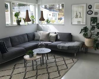 Close to the sea and Stockholm. - Boo - Living room