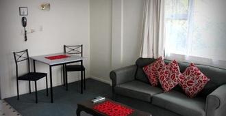 Aaron Court Motel - Timaru - Living room