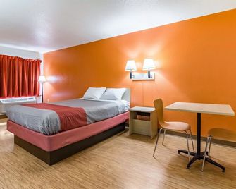 Motel 6 Raleigh Southwest Cary - Raleigh - Bedroom