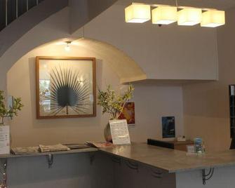 Les Palmiers - Fréjus - Front desk
