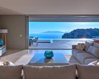 Private Five Br Luxury Peaceful Mylo Villa W Two Pools Close to Mylopotas Beach - Ios - Salon