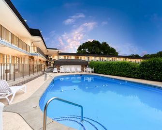 SureStay Plus by Best Western Susanville - Susanville - Piscina
