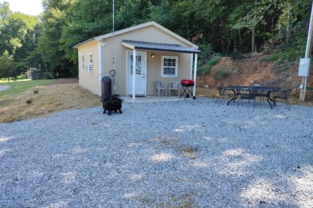 Building view of Big Mountain Cabins with direct access to Windrock ATV Park