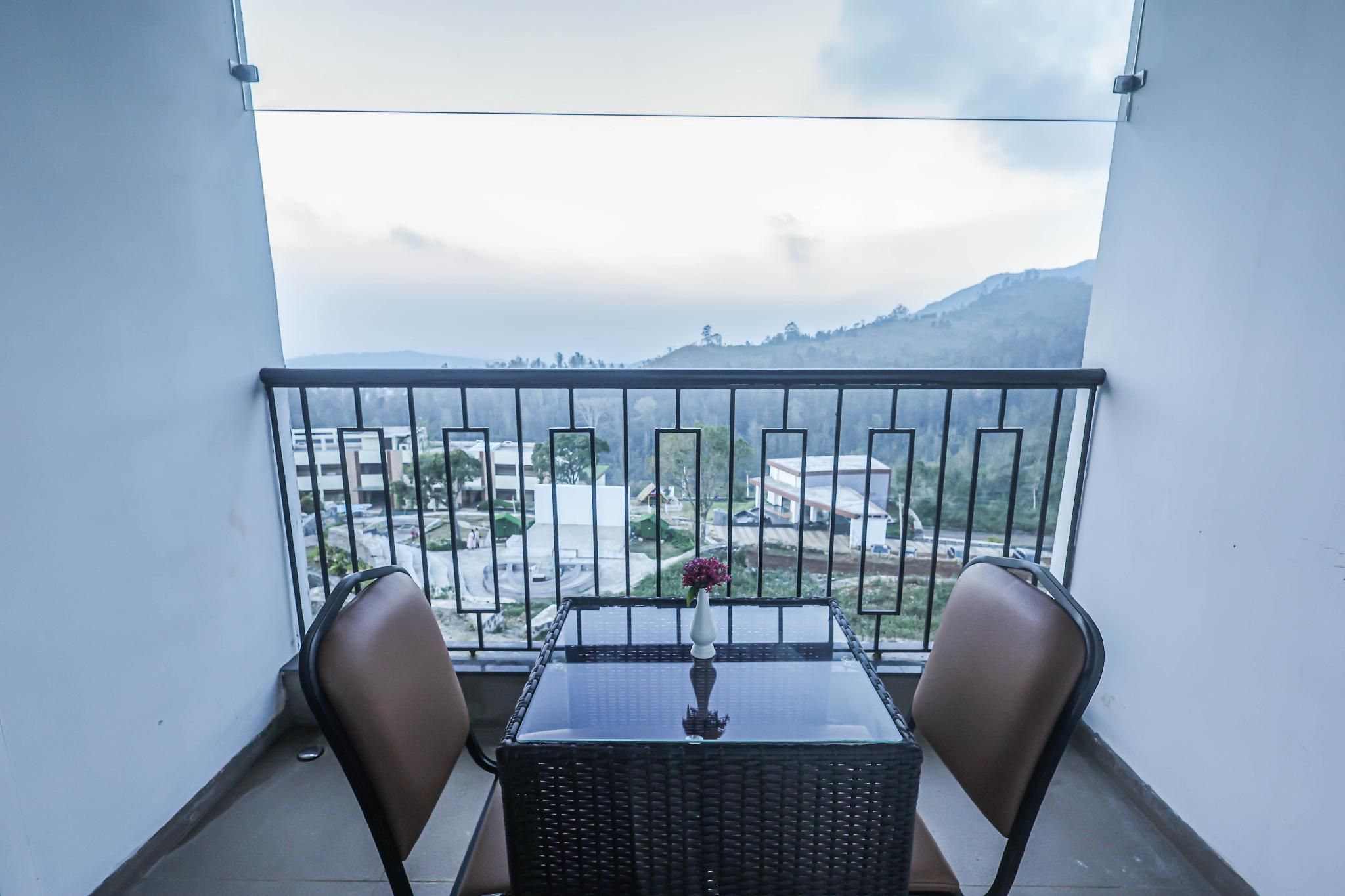 Mount Pico Resorts - Yercaud - Balkon