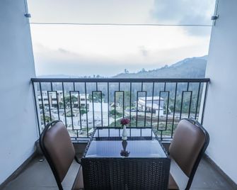 Mount Pico Resorts - Yercaud - Balkon
