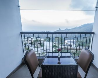 Mount Pico Resorts - Yercaud - Balkon