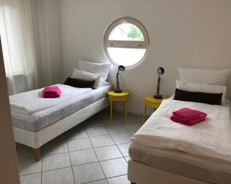 Gemütliche Wohnung mit sonniger Terrasse - Bietigheim-Bissingen - Schlafzimmer