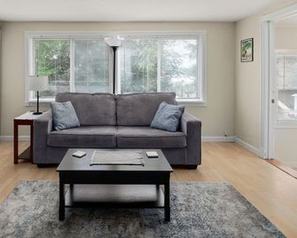 كوزي كولشيستر كابين نير ليك باي ريدآونينج - كولتشستر (فرمونت) - غرفة معيشة