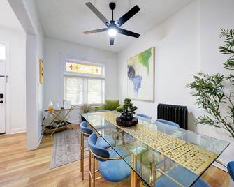 Corktown Oasis - 4 BR Luxe Getaway Close to Downtown - Detroit