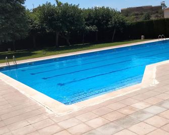Piscina Municipal Cerca y Económica. Rutas Turísticas. Aceptamos Mascotas - Malda - Zwembad