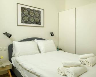 Comfy 1BR for Beach Lovers in TLV with Shelter by Sea N Rent - Tel Aviv - Habitación