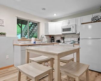 Mosinee Woodland Escape - Lower Suite - Mosinee - Cocina