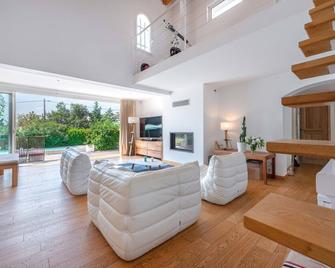 House / Villa - Pourrieres - Pourrières - Salon