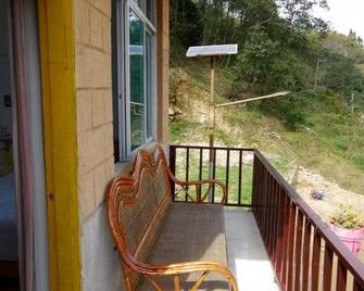 Wukong Youth Hostel - Honghe - Balcony