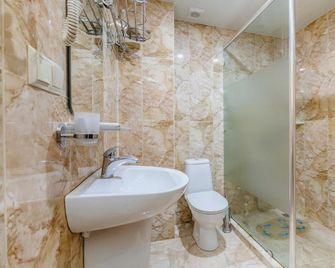 Hotel Chveni Ezo - Kobuleti - Baño