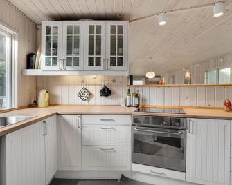 Two-Bedroom Holiday Home In Kalundborg - Kalundborg - Kitchen
