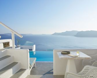 La Perla Villas and Suites - Adults Only - Oia - Balcón