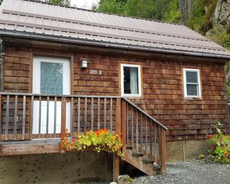 Sitka Rose - Cabin, minutes from airport & ferry - self check-in - Juneau - Gebouw