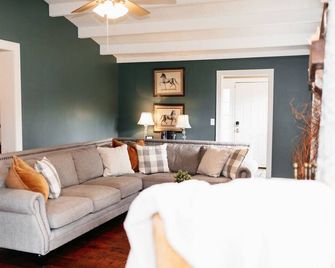 Cottage with Pond at Hidden Creek Estates - Roscoe - Living room