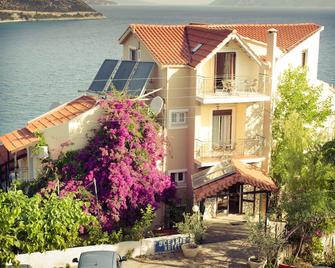 Hotel Oceanis - Poros - Building