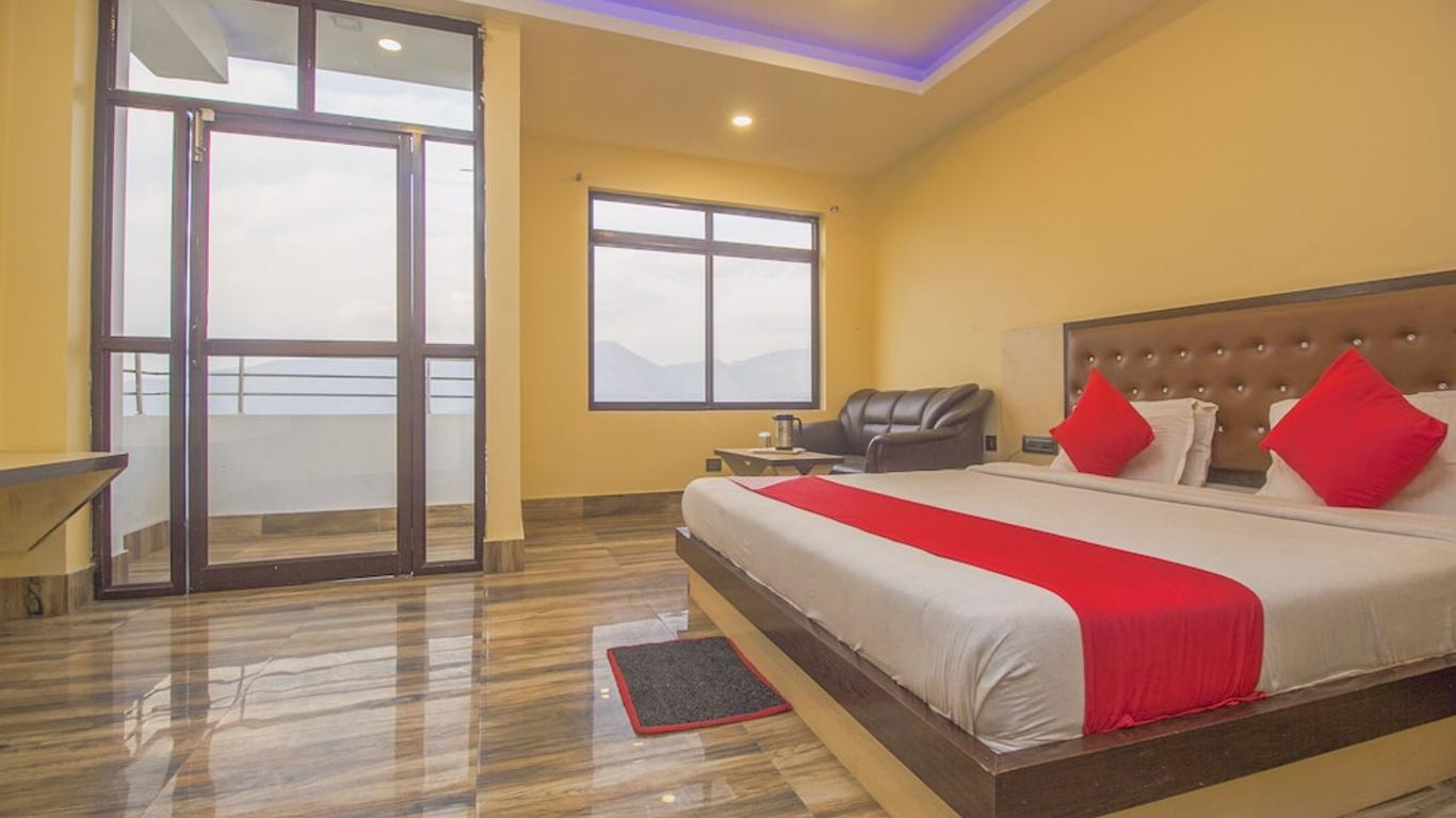 OYO 28105 Hotel Blue Sapphire