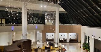 Hilton Stamford Hotel & Executive Meeting Center - Stamford - Lobby